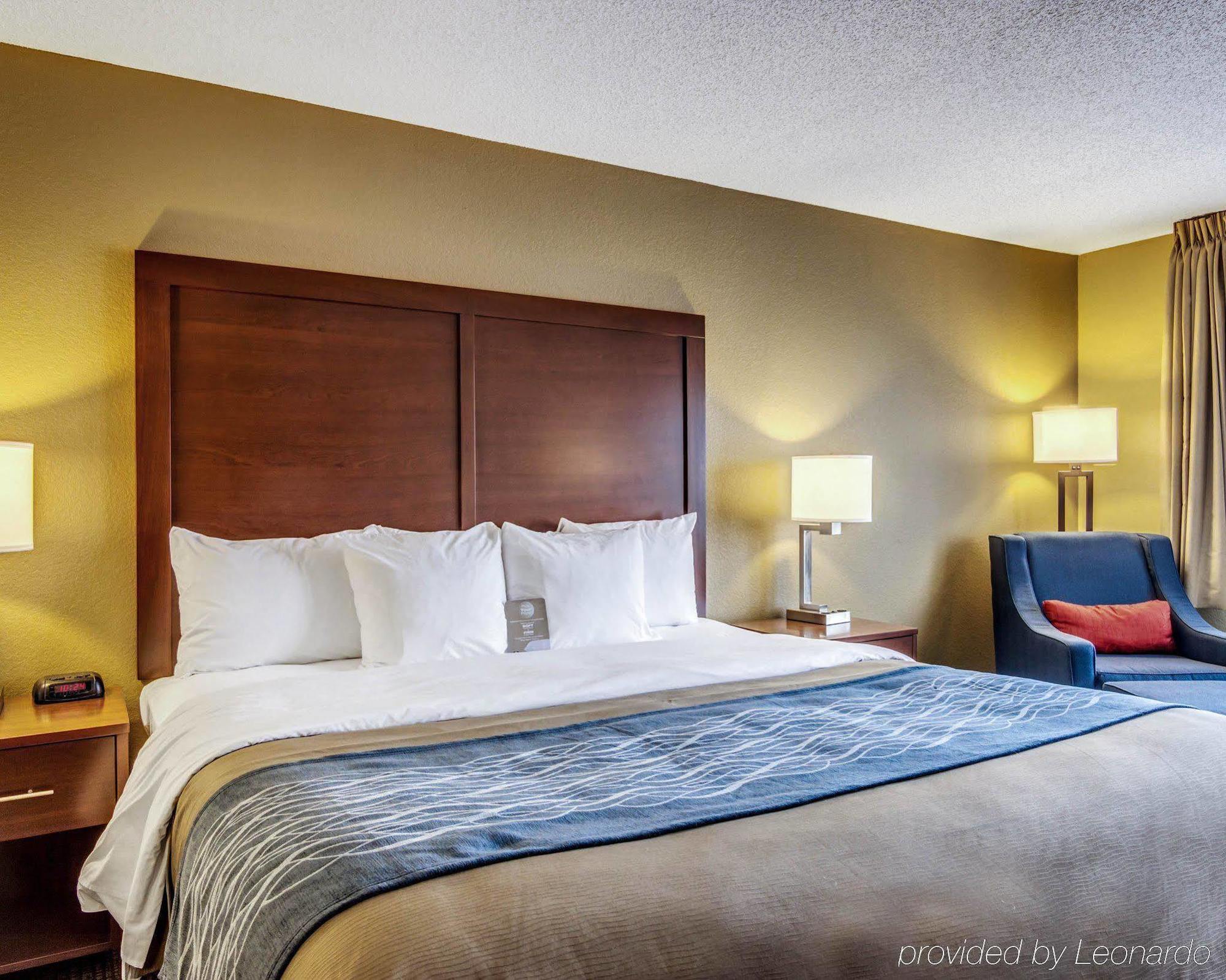 Comfort Inn & Suites Grafton-Cedarburg Exterior photo